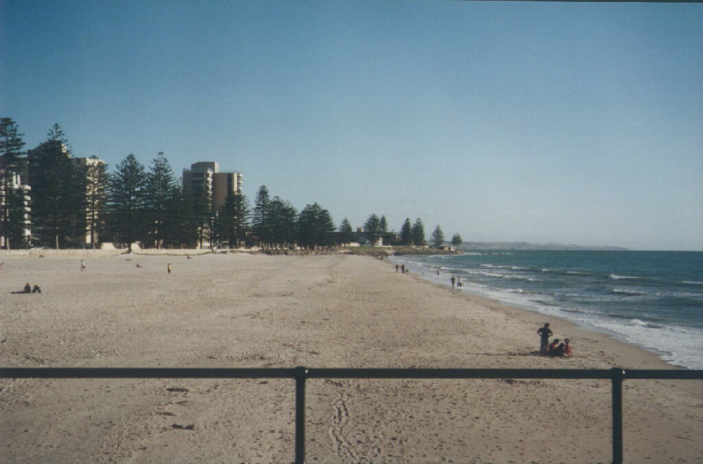 beach1.jpg - 79332 Bytes