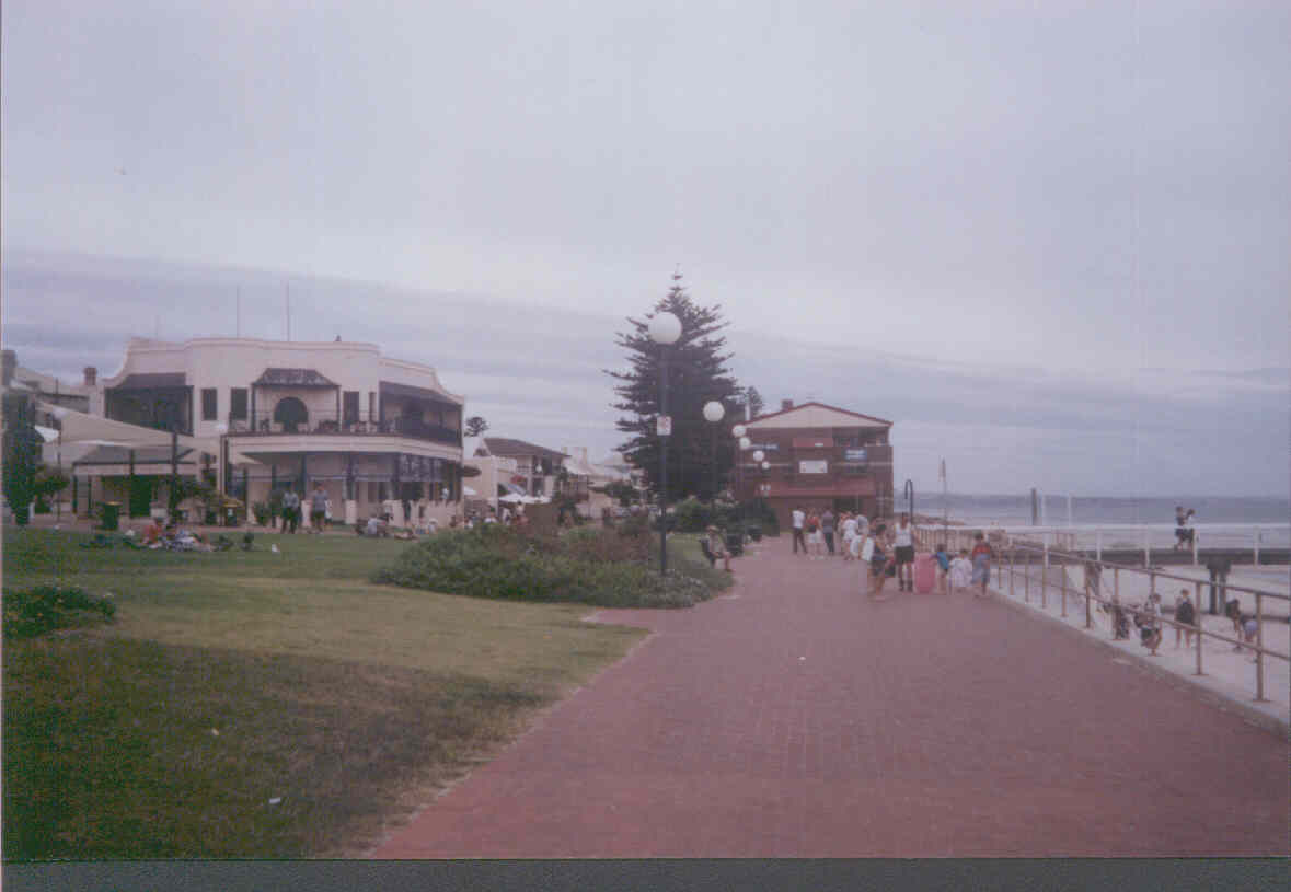 Us2.jpg - 232689 Bytes