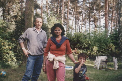 Us2.jpg - 232689 Bytes